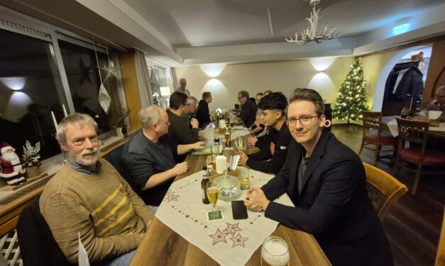 Weihnachtsfeier des TTC Rödgen: Ein Abend voller Gemeinschaft und Freude